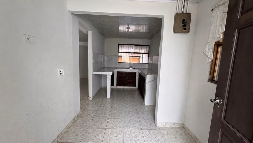 Casa de una planta en zona residencial de Desamparados centro, San José