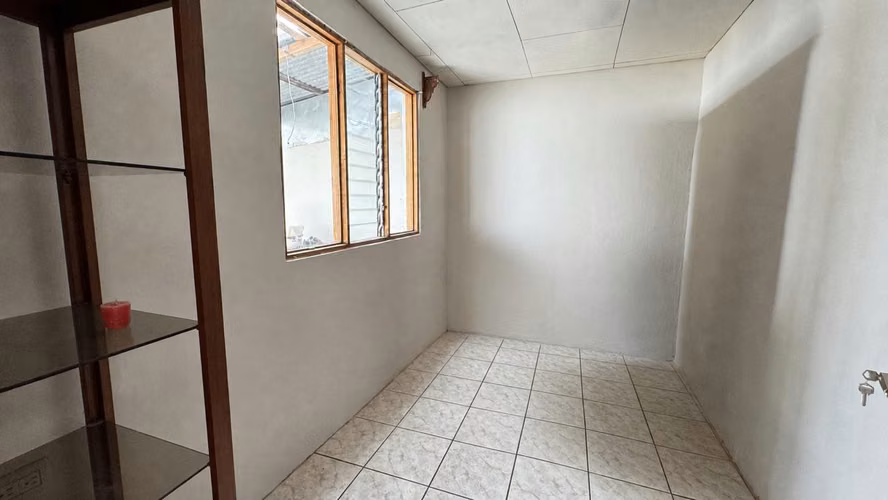 Casa de una planta en zona residencial de Desamparados centro, San José