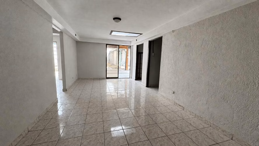 Casa de una planta en zona residencial de Desamparados centro, San José