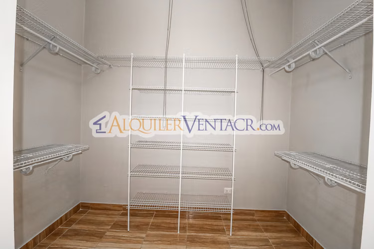 CASA DE UN NIVEL DE 317 M2 EN RESIDENCIAL EN SAN RAFAEL DE ESCAZU - Imagen 18