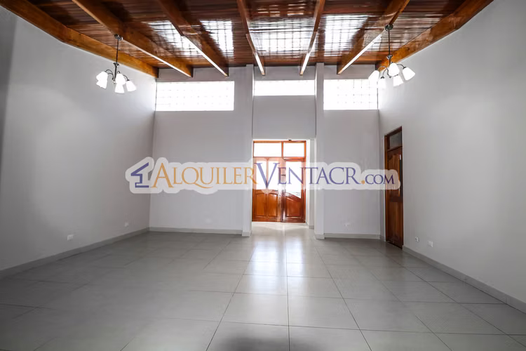 CASA DE UN NIVEL DE 317 M2 EN RESIDENCIAL EN SAN RAFAEL DE ESCAZU - Imagen 15