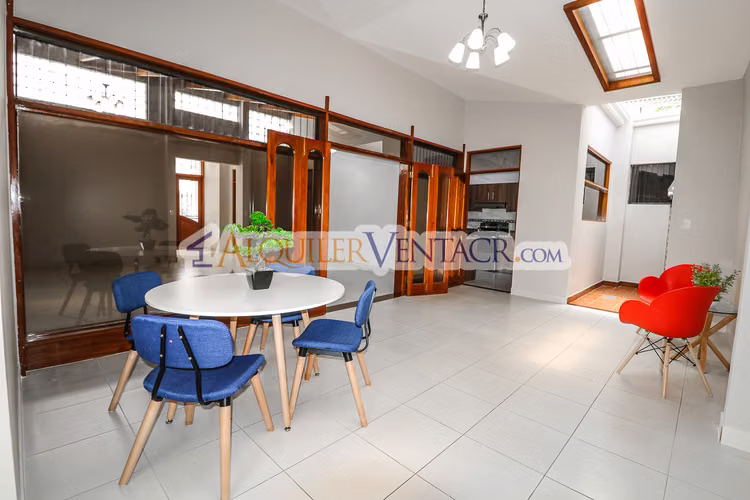 CASA DE UN NIVEL DE 317 M2 EN RESIDENCIAL EN SAN RAFAEL DE ESCAZU - Imagen 1