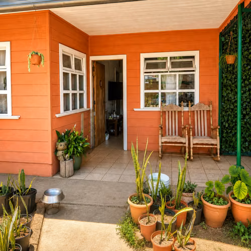 Casa en venta en San Sebastián con amplio terreno y taller.