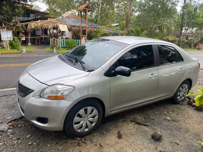 Se vende Toyota Yaris 2012 automático - Imagen 3