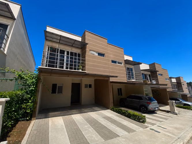 VENTA / ALQUILER DE CASA EN CONDOMINIO CAOBA, CIUDAD COLON