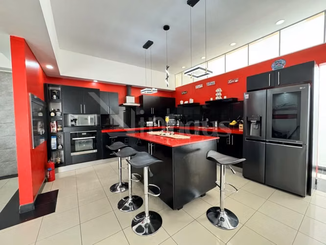 43079 Amplia Propiedad de una planta con piscina - Imagen 6
