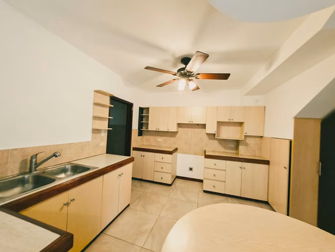 Casa en Venta en Guachipelín, Escazú.
