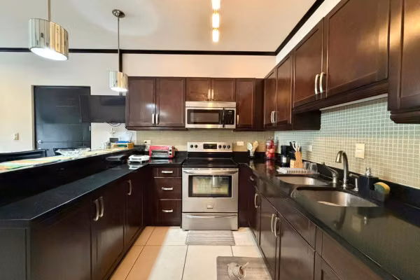 Se vende apartamento en Santa Ana. Oportunidad!