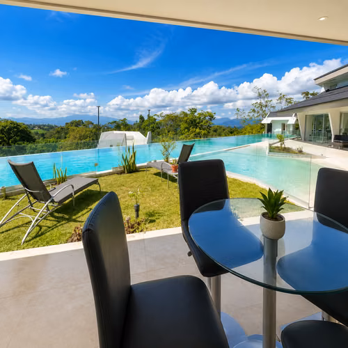 Exclusiva residencia de montaña con piscina y vistas panorámicas en Coronado, Costa Rica