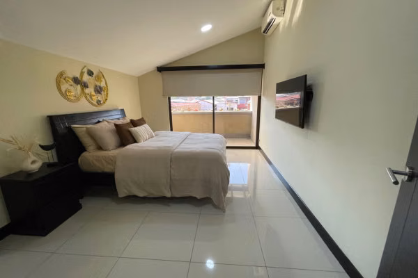 Se alquila Pent-House en Montesol, Santa Ana. Full Amoblado. - Imagen 17
