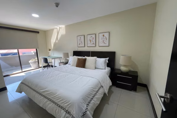 Se alquila Pent-House en Montesol, Santa Ana. Full Amoblado. - Imagen 6