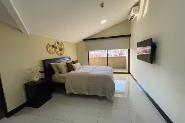 Se alquila Pent-House en Montesol, Santa Ana. Full Amoblado. - Imagen 15