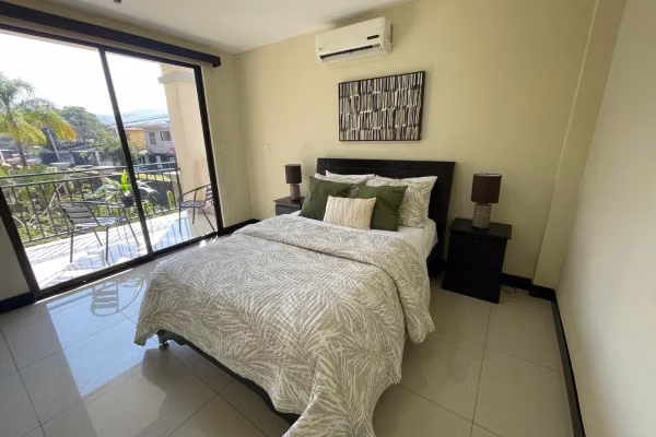 Se alquila Pent-House en Montesol, Santa Ana. Full Amoblado. - Imagen 8