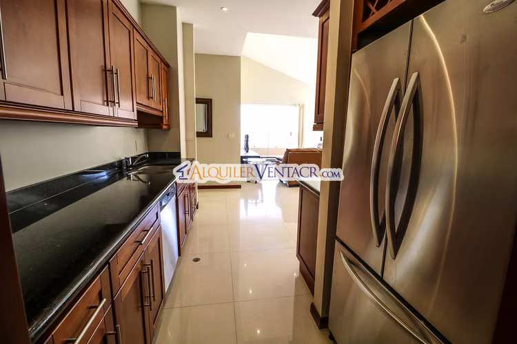 APARTAMENTO AMUEBLADO DE 210 M2 CON TERRAZA GRANDE Y VISTA EN ESCAZU - Imagen 11