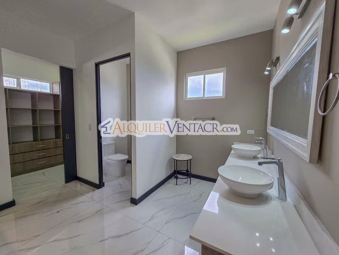 CONDO DE 305 M2 CON 546 M2 DE LOTE EN GUACHIPELIN ESCAZU - Imagen 16