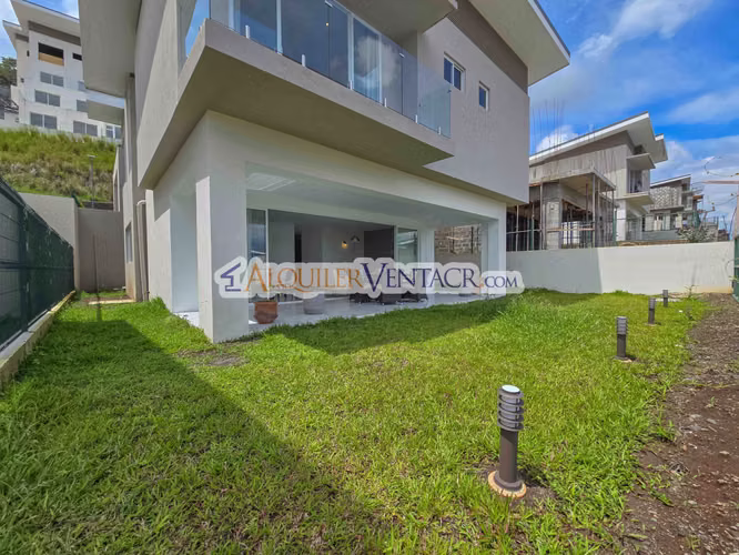 CONDO DE 305 M2 CON 546 M2 DE LOTE EN GUACHIPELIN ESCAZU - Imagen 3
