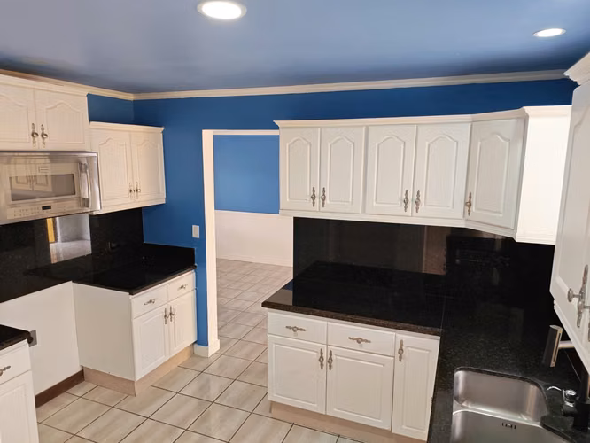 Hermosa Casa en Condominio Privado y Seguro — Heredia, Costa Rica