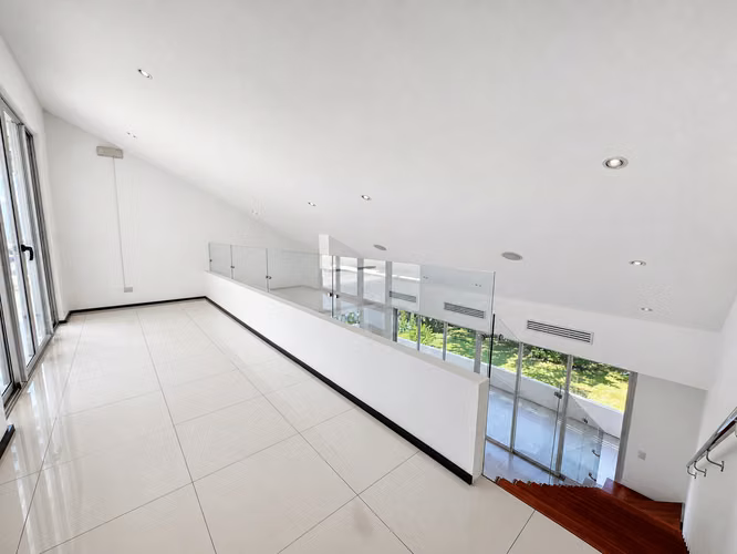Venta de apartamento Adjudicado en Condominio con Mezzanine - Imagen 13