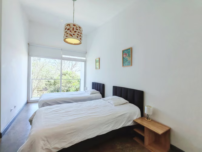 Rio Oro- Duplex- 2 habitaciones- Amoblado- Amplio Jardín