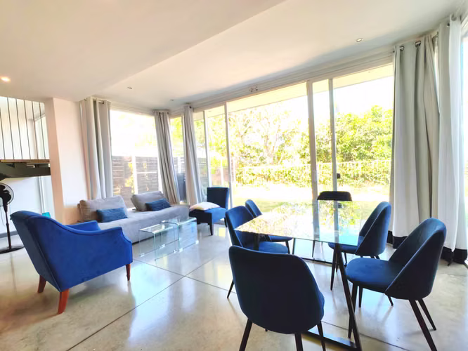 Rio Oro- Duplex- 2 habitaciones- Amoblado- Amplio Jardín