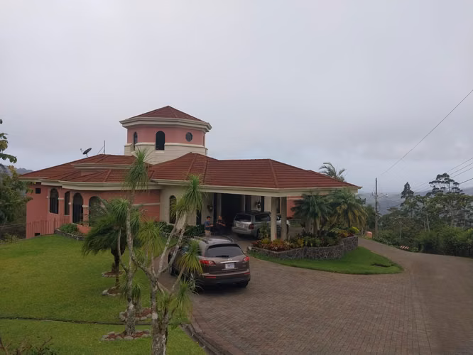 Ocean View Octagon House, una mansión ubicada en las colinas de San Ramón