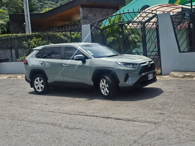 TOYOTA RAV4 2022 AUTOMATICO 4X4 - Imagen 3
