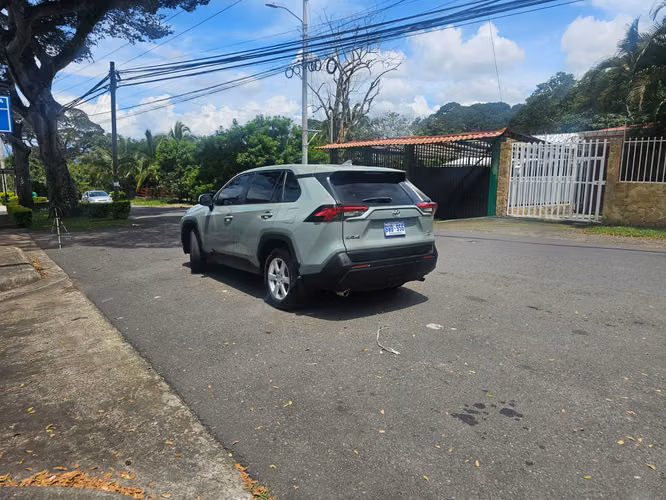 TOYOTA RAV4 2022 AUTOMATICO 4X4 - Imagen 2