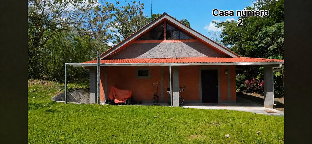 Retiro tropical con tres casas, río y senderos naturales en Jicarito - Imagen 9