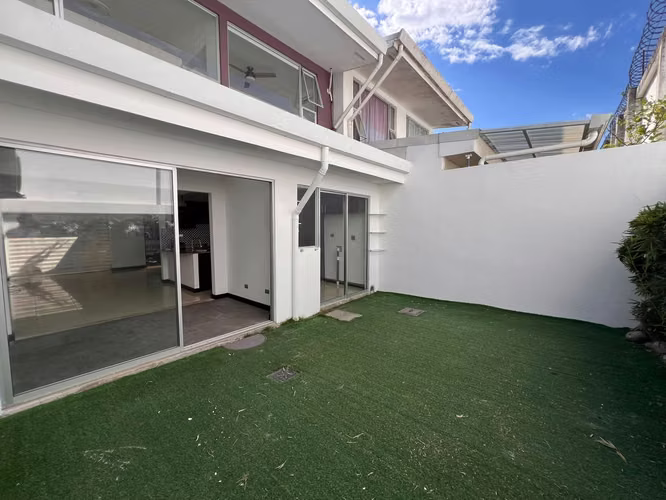 Condominio dos dormitorios con patio amplio en Brasil de Mora - Imagen 3