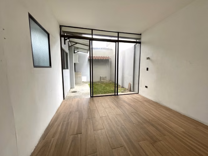 VENTA DE CASA AMPLIA, EN CONDOMINIO, GUACHIPELÍN, ESCAZÚ - Imagen 5