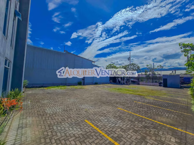 EDIFICIO DE 951 M2 PARA OFICINAS O COMERCIO EN SANTA ANA POZOS - Imagen 2