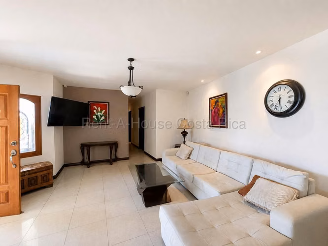 Venta de casa de una planta con jardín en Santo Domingo de Heredia - Imagen 4