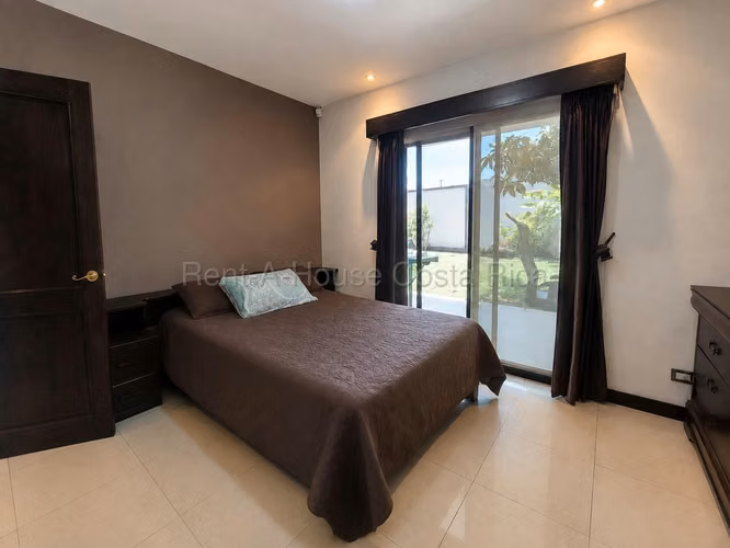 Venta de casa de una planta con jardín en Santo Domingo de Heredia - Imagen 12