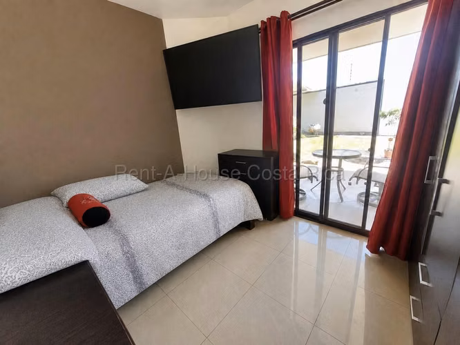 Venta de casa de una planta con jardín en Santo Domingo de Heredia - Imagen 9