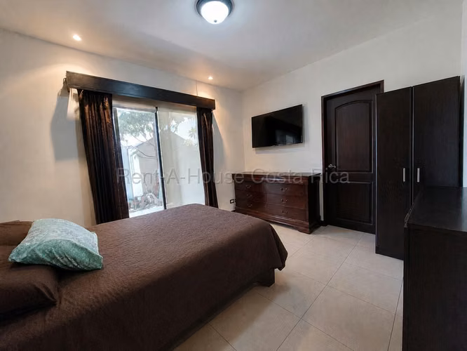 Venta de casa de una planta con jardín en Santo Domingo de Heredia - Imagen 13