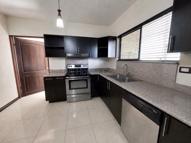 Venta de casa de una planta con jardín en Santo Domingo de Heredia - Imagen 7