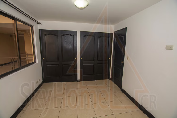87001 / Alquiler / Condominio Torres del Sol / Amplio / Piscinas / Gimnasio - Imagen 9
