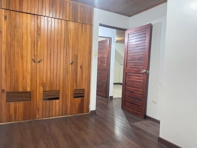 VENDO CASA EN SAN FCO DE DOS RÍOS. - Imagen 10