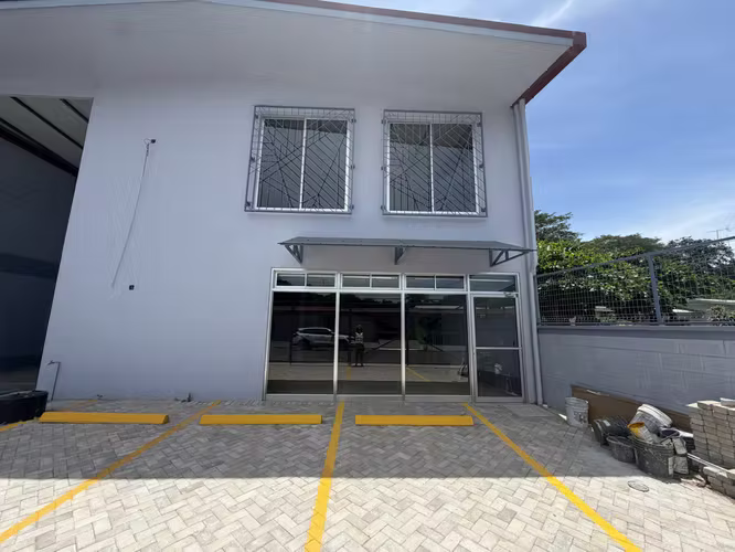 Bodega en Alquiler | 350 m² + Mezzanine | Barrio Corazón de Jesús | Ideal para Distribución y Logística - Imagen 2