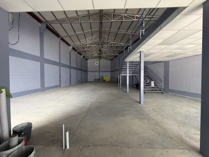 Bodega en Alquiler | 350 m² + Mezzanine | Barrio Corazón de Jesús | Ideal para Distribución y Logística - Imagen 3