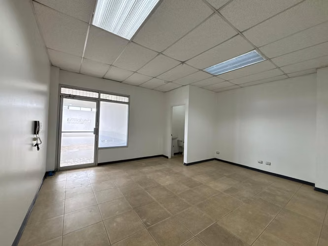 Locales Comerciales en Alquiler – San Antonio de Belén - Imagen 13