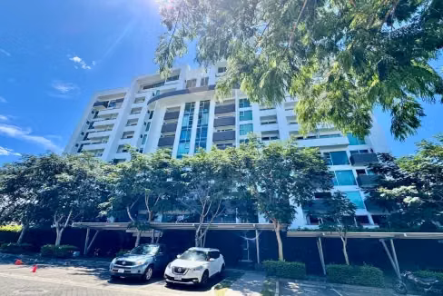 Apartamento en Condominio Torres de Heredia.