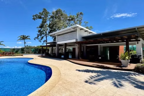 Apartamento en Condominio Torres de Heredia.