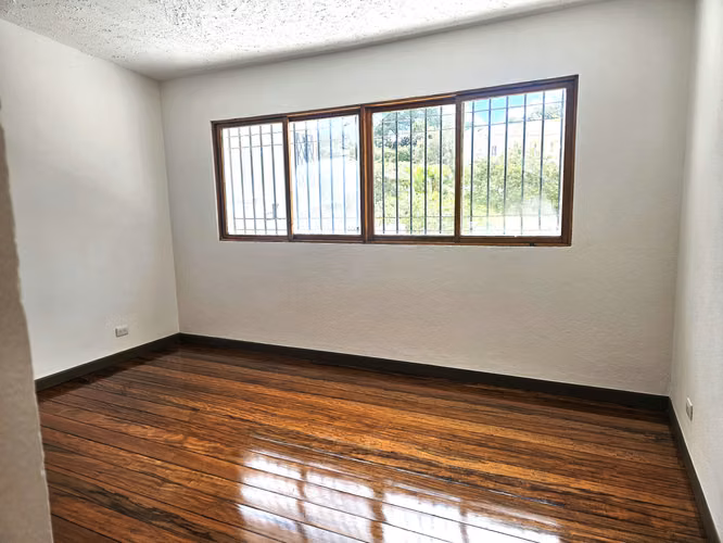 CASA COMERCIAL | 340 m² | USO DE SUELO COMERCIAL | 5 PARQUEOS - Imagen 3