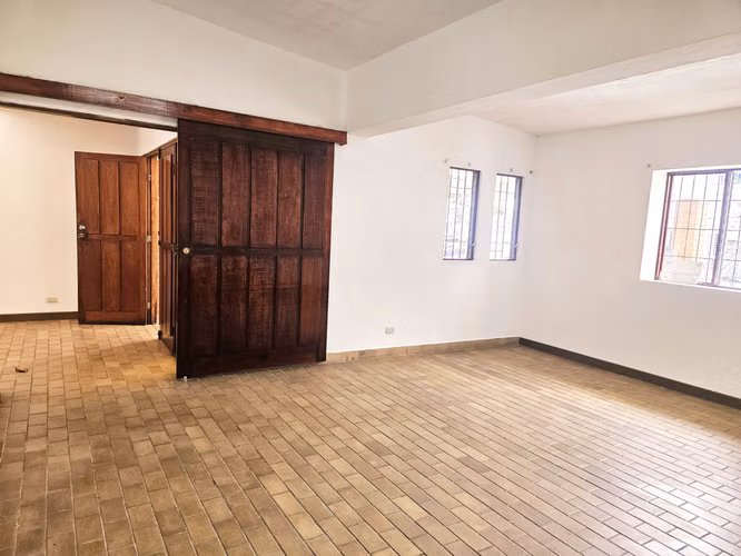 CASA COMERCIAL | 340 m² | USO DE SUELO COMERCIAL | 5 PARQUEOS - Imagen 9