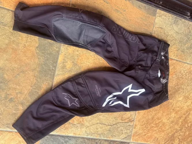 Alpinestars Techstar Graphite  Original Pantalón Motocross Talla 32  60.000 — negociable  Vendo pantalón original Alpinestars Techstar Graphite, talla 32, - Imagen 2