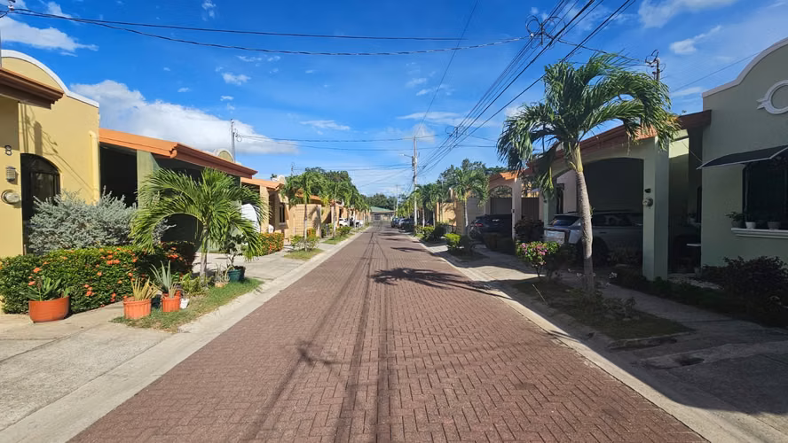 CASA EN CONDOMINIO LUZ DE LUNA