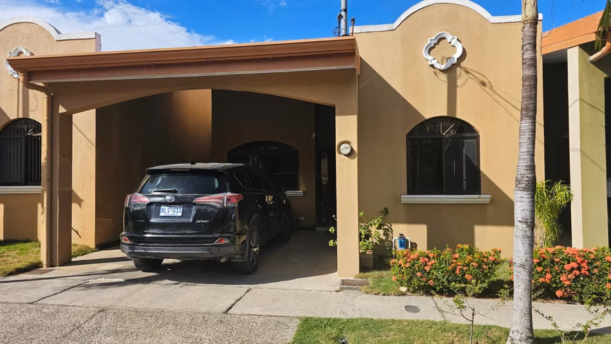 CASA EN CONDOMINIO LUZ DE LUNA