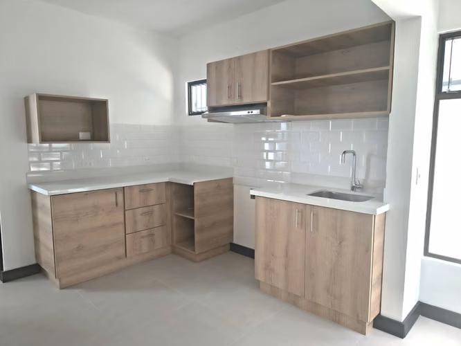 ALQUILER AMPLIO APARTAMENTO $ 1.300 POZOS DE SANTA ANA