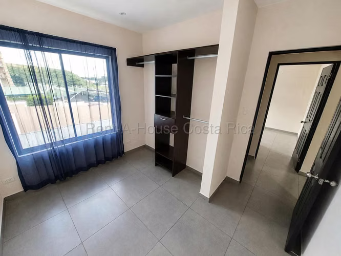 Venta de Casa con terraza y amplio patio en San Francisco de Heredia - Imagen 18